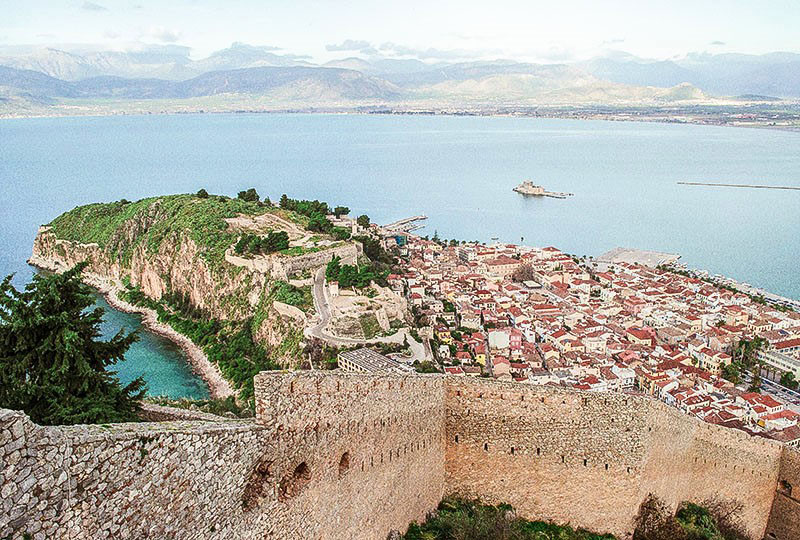 Θέα της Ακροναυπλίας και της πόλης του Ναυπλίου από το κάστρο του Παλαμηδίου