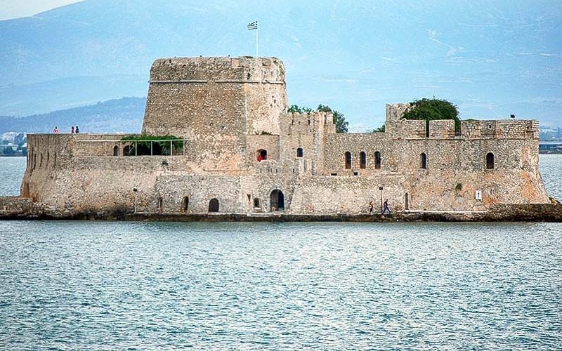 Το νησάκι όπου είναι χτισμένο το Μπούρτζι