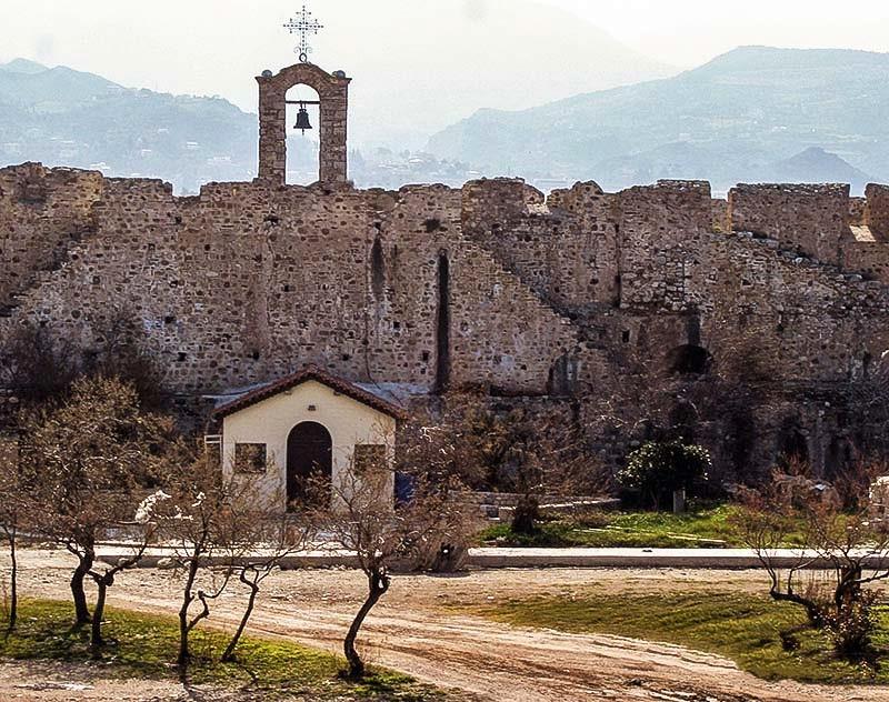 Το εκκλησάκι της Ζωοδόχου Πηγής στο κάστρο του Ρίου