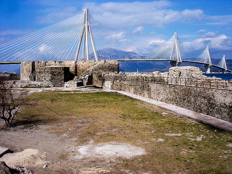 Το κάστρο του Ρίου και ο πύργος της θαλάσσιας πύλης