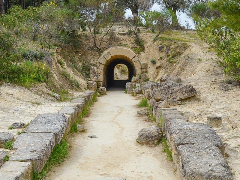 Η είσοδος του Σταδίου που το συνέδεε με τα αποδυτήρια