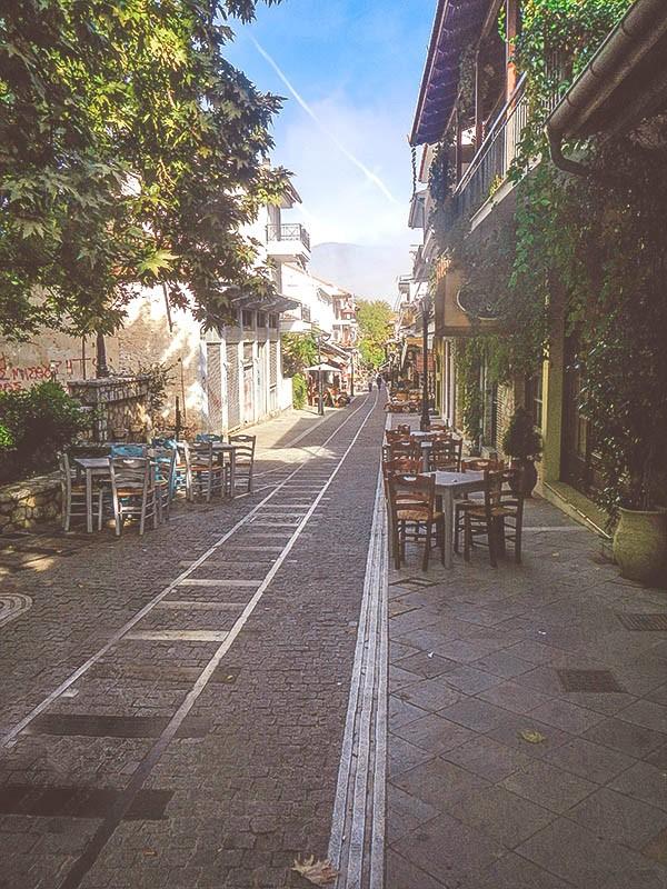 Γραφικό δρομάκι στα Καλάβρυτα